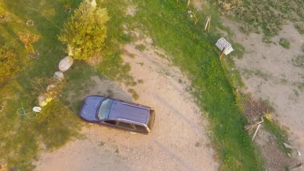 Luftaufnahme Undercover-Streifenwagen mit Blaulicht im Einsatz — Stockvideo