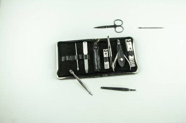 seyahat siyah açık manikür cımbız, tırnak makası ve dosyaları ile set 