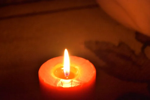 Κερί Και Φωτιά Στο Σκοτάδι — Φωτογραφία Αρχείου