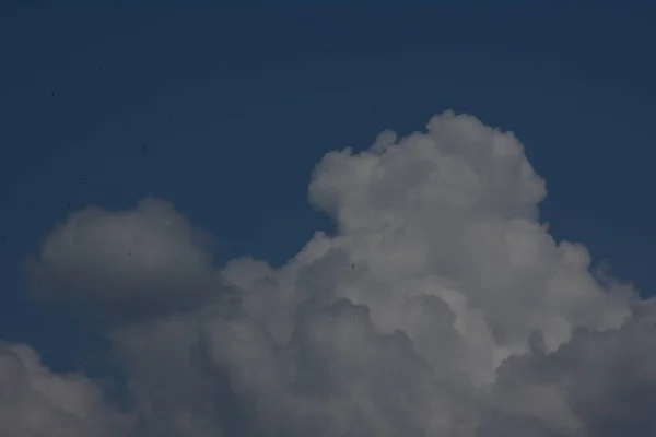 Langit Biru Dan Awan Putih — Stok Foto