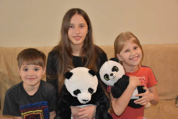 Children Sitting Sofa Together Panda Toys — Stok fotoğraf