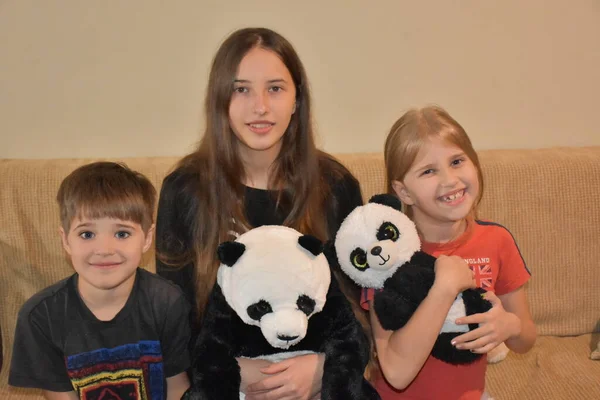 Children Sitting Sofa Together Panda Toys — Fotografia de Stock