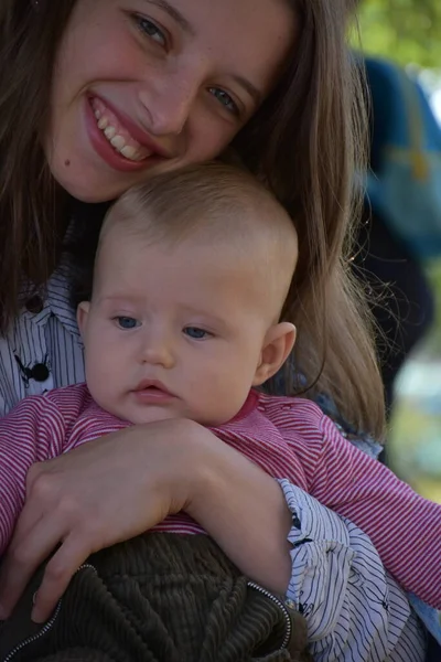 Mama Dziecko Parku — Zdjęcie stockowe