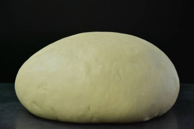 Bir kesikte ham hamur,