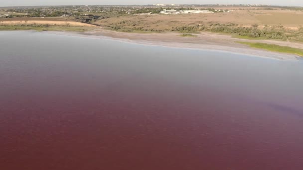 Las costas de sal blanca de Kuyalnik Liman rojo en Ucrania, Odessa en el verano — Vídeos de Stock