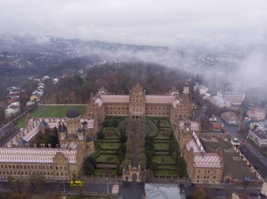 Chernivtsi Üniversitesi Hava Çekimi Sonbaharda Moody Weather 'da