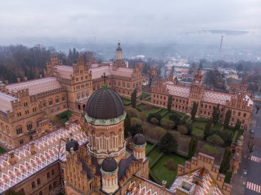 Chernivtsi Üniversitesi Hava Çekimi Sonbaharda Moody Weather 'da