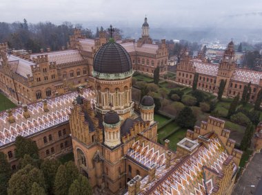 Chernivtsi Üniversitesi Hava Çekimi Sonbaharda Moody Weather 'da