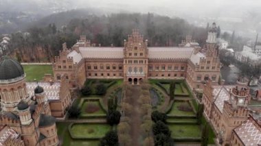 Chernivtsi Üniversitesi Hava Çekimi Sonbaharda Moody Weather 'da