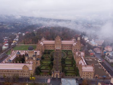 Chernivtsi Üniversitesi Hava Çekimi Sonbaharda Moody Weather 'da