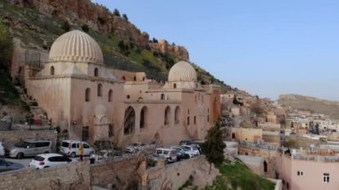 Medrese 'in MARDIN şehrindeki hava aracı görüntüsü. Mezopotamya 'nın eski kenti Türkiye' nin doğusundaki Dağ yamacında yer almaktadır.