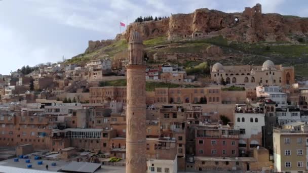 Drone udara ditembak di kota MARDIN. The old city in Mezopotamia Located on the Slope of Mountain in Eastern Turkey — Stok Video