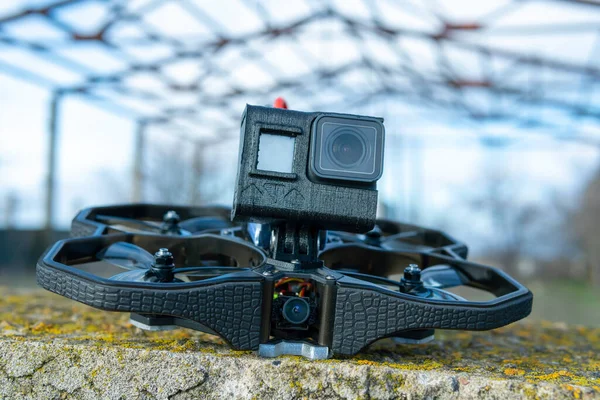 Gıcır gıcır bir Modern Cinewhoop Iflight Protek 35 ve GoPro Action Camera in the Grass