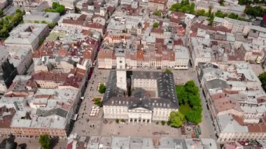Lviv şehir merkezi hava manzarası yaz ortasında, Batı Ukrayna