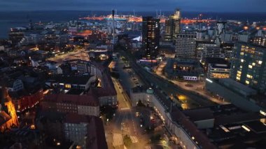 Aarhus, Jutland, Danimarka - Domkirke Katedrali ile Akşam Alacakaranlığı 'nda Hava Aracı Görüntüsü