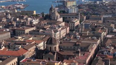 Catania Meydanı, Basilica Cattedrale di Sant Agata. Catania, Sicilya, İtalya 'daki Aeroric Piazza del Duomo. Yüksek kalite 4k görüntü