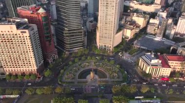 Vietnam 'daki Ho Chi Minh Şehri Hava Gündoğumu Manzarası. Gökdelenli Saigon Skyline. Asya 'daki finans ve iş merkezi. Yüksek kalite 4k görüntü