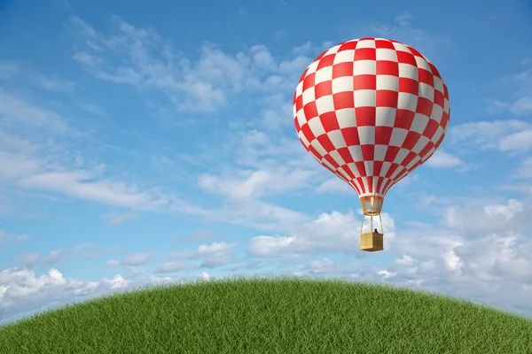 Rot-weißer Heißluftballon am blauen Himmel — Stockfoto