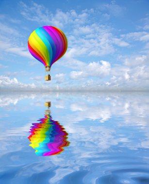 Mavi gökyüzünde renkli sıcak hava balon
