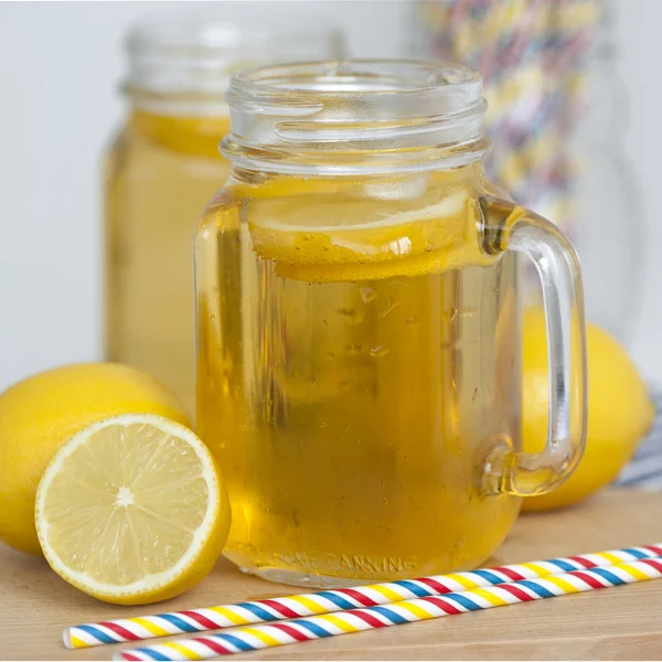 Яр лимонного чаю — стокове фото