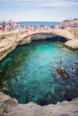 Grotta Della Poesia veya Şiir Mağarası, Apulia, İtalya
