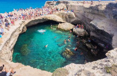 Grotta Della Poesia veya Şiir Mağarası, Apulia, İtalya