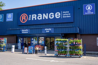 İngiltere, Swansea 'deki Range mağazasının girişi.
