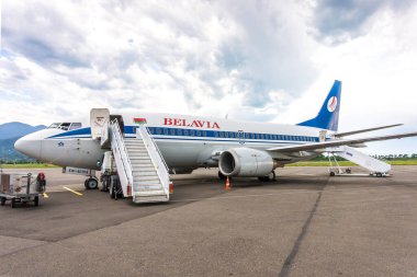 Batumi havaalanında Belavia Belarus Havayolları Boeing uçağı