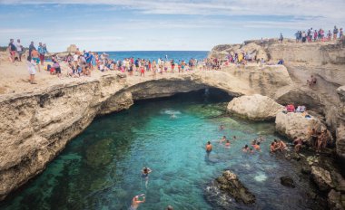 Grotta Della Poesia veya Şiir Mağarası, Apulia, İtalya