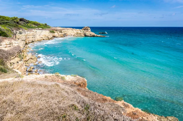 La playa de Punticeddha en SantAndrea vista superior, Apulia Italia — Foto de Stock