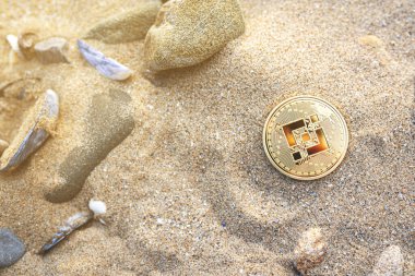 Binance BNB para plajda kumda fotokopi alanı ile.