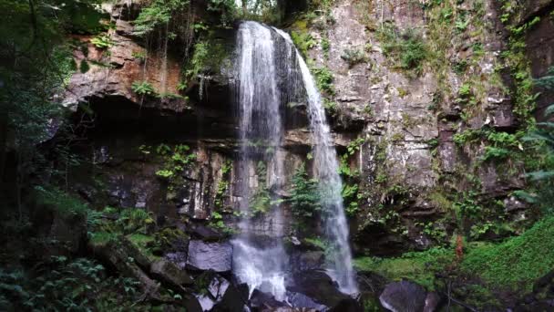 Melincourt Falls, Resolven, Neath, Port Talbot, Wales, Storbritannien GB — Stockvideo