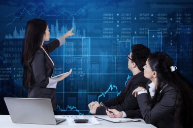 Kadın işçi mali istatistikleri sunar