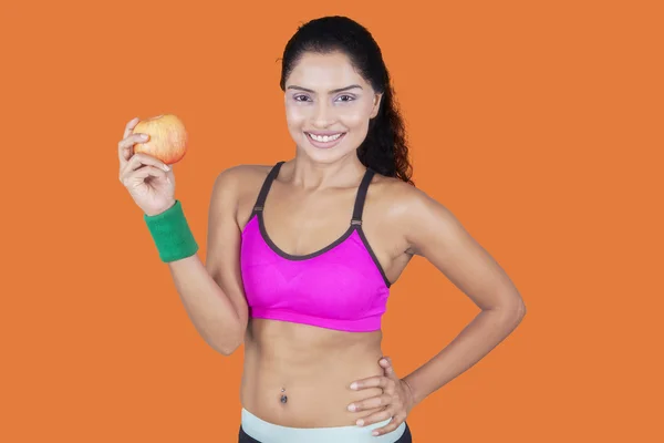 Indian Woman with Apple — Stock Photo, Image