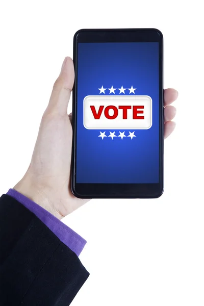 人拥有手机使用投票按钮 — 图库照片