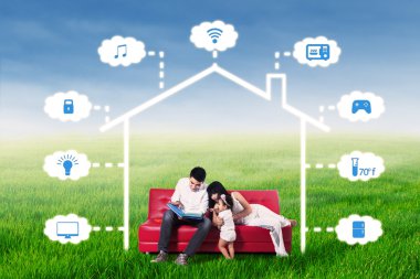 Akıllı ev bir örnek altında kitap okumak aile