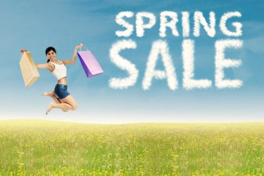 Kadın, metin bahar satış alanıyla sıçramaları