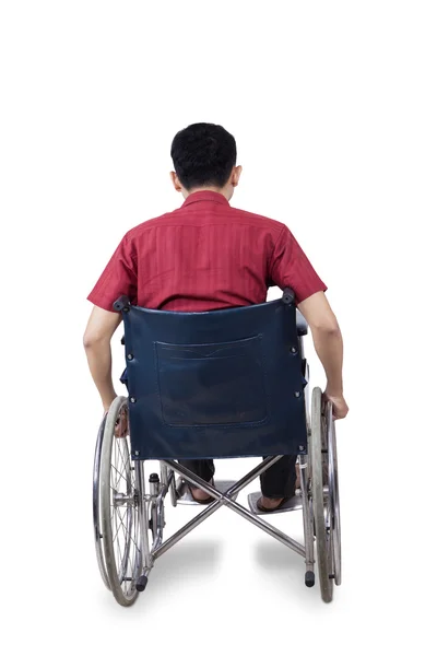 Hombre discapacitado sentado en silla de ruedas — Foto de Stock