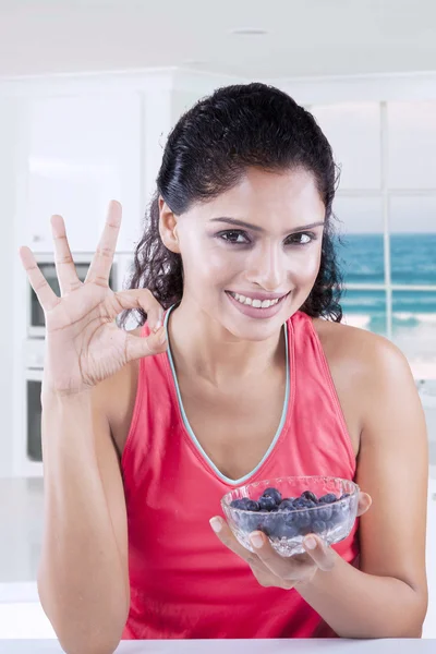 Cheerful model with blueberry in kitchen — Stock Photo, Image