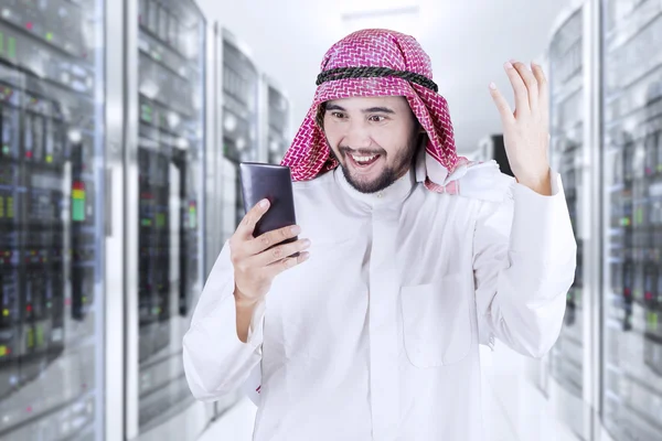 Arab üzletember a telefon használata — Stock Fotó