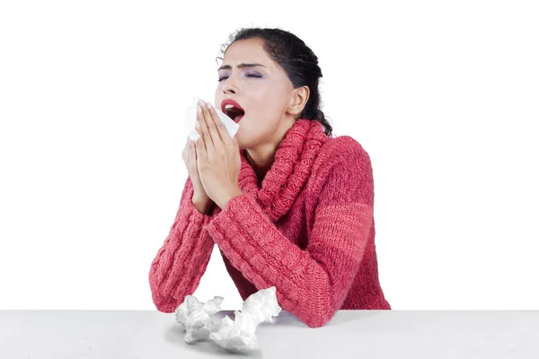 Jonge vrouw koud en griep — Stockfoto