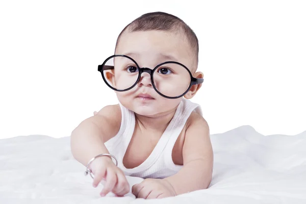 Sweet baby boy lying on the bed — Stock Photo, Image