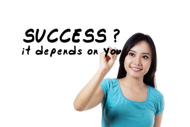 Heyecanlı kadın motivasyon kelime 3 yazıyor