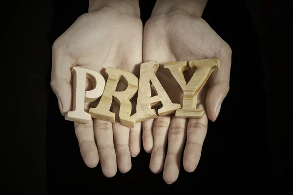 Menschenhände zeigen ein Wort des Gebets — Stockfoto