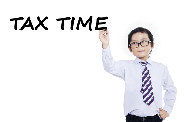 Menino escreve tempo de imposto — Fotografia de Stock
