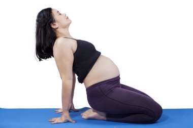 jimnastik yaparken hamile kadın