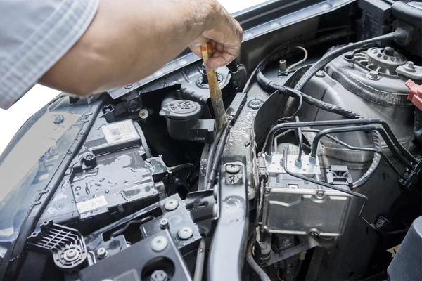 Hand cleaning car machine with a brush — Stock Photo, Image