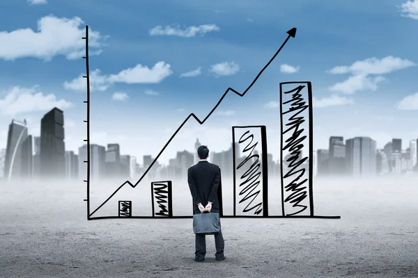 Man look at a growing chart and arrow sign — Stock Photo, Image