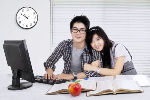 Female student embracing her boyfriend — Stock Photo, Image