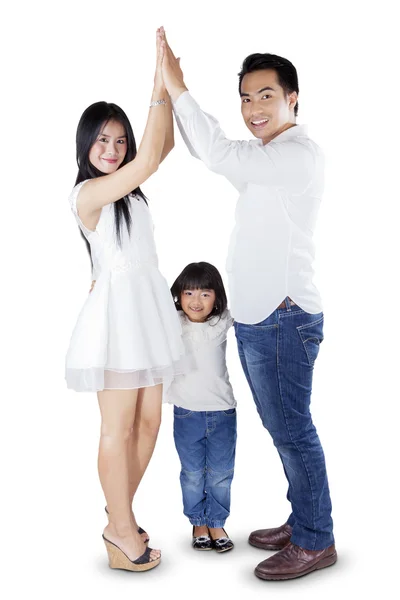 Famiglia asiatica che gioca in studio — Foto Stock